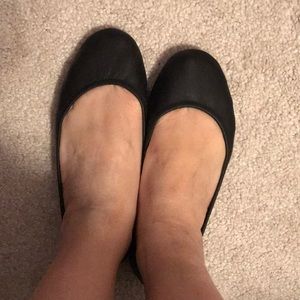 Size 6 black leather tieks